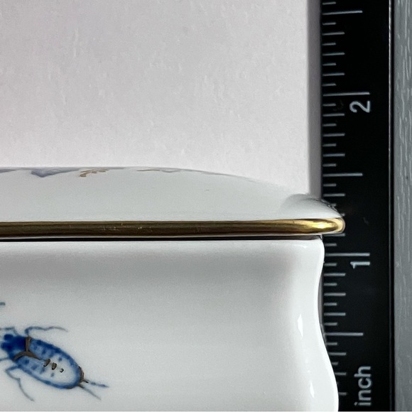 MEISSEN AQUATINTA Trinket Box / FLOWERS & INSECTS / Gold Trim / CROSSED SWORDS - Picture 10 of 10